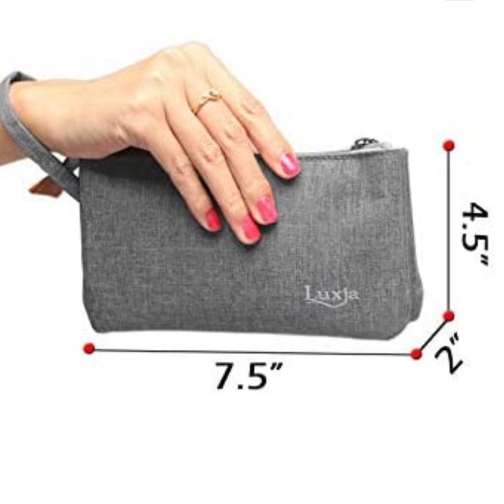 Essential oil carrying bag